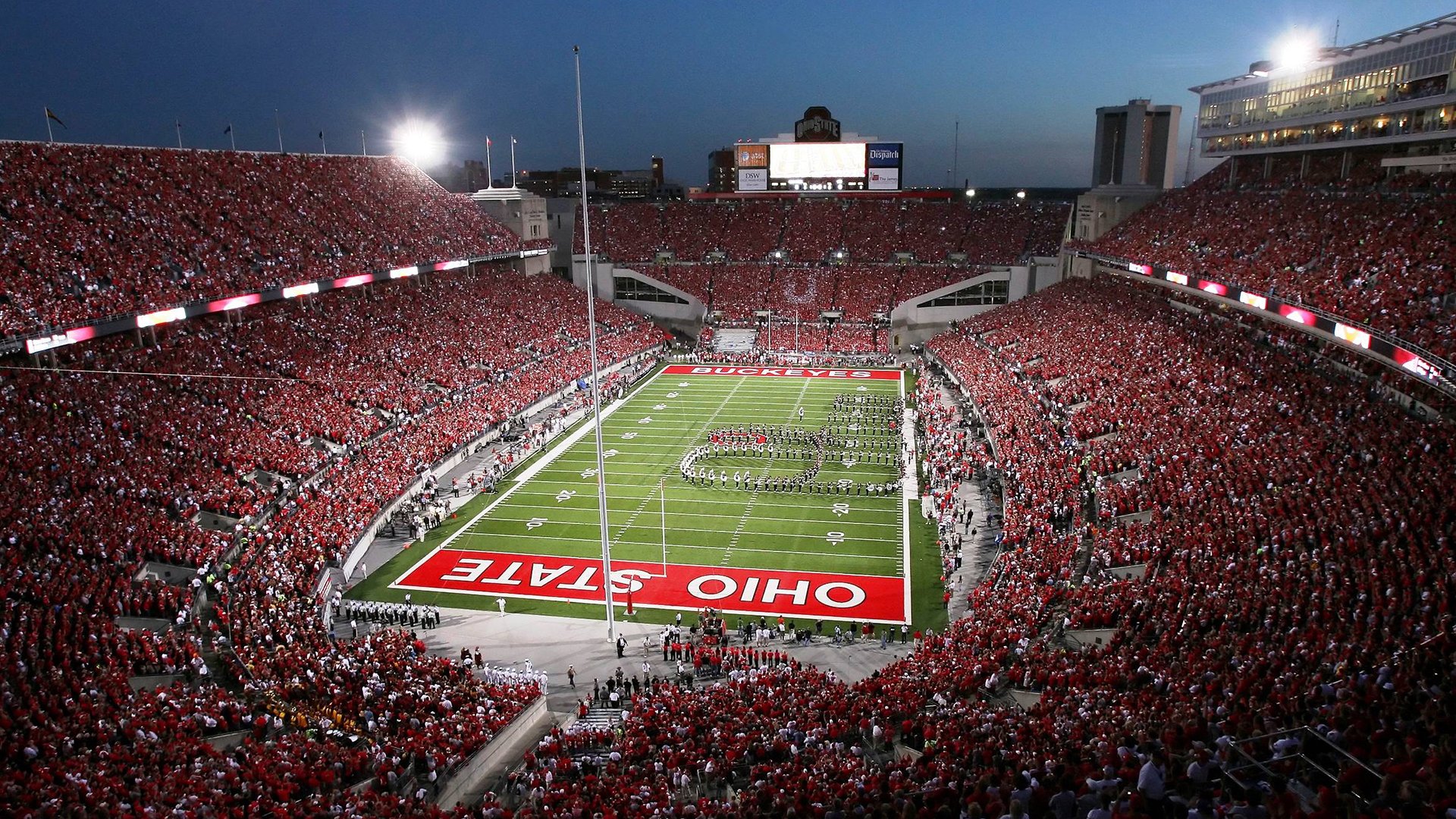 “健身房奇葩服装比赛日” 运动功能与造型兼顾引爆话题